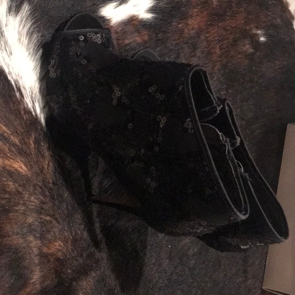 Open toe sequined never used Betsey Johnson bootie - Picture 2 of 3